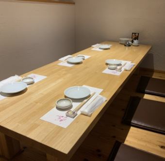 Two table seats for 4 to 8 people are available on the 2nd floor