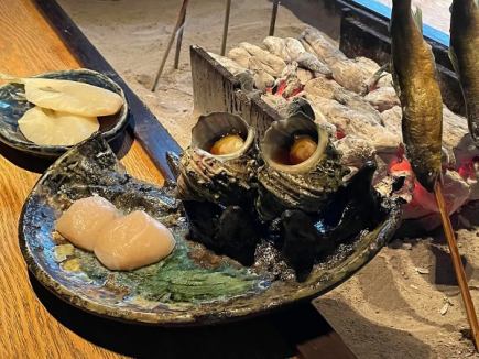 潮骚套餐:仅包含烤帝王蟹、烤白鳗和海鲜的全套海鲜套餐
