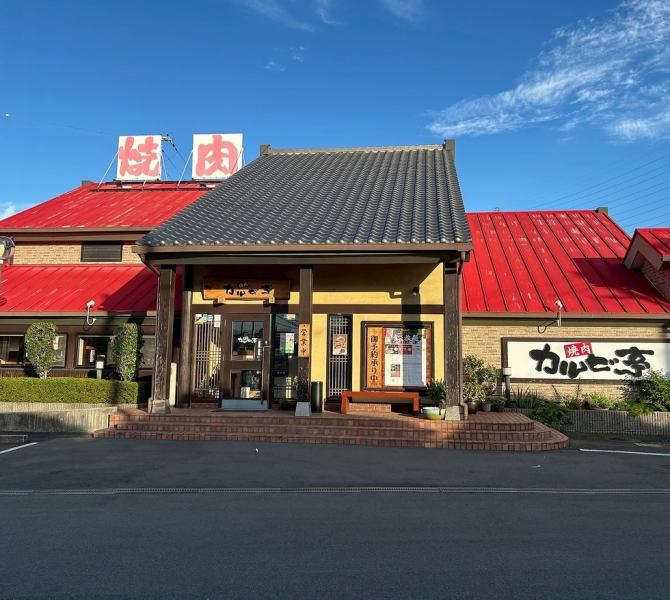 【忍ケ丘駅から徒歩１０分！国道163号線沿いの焼肉店！】自慢のお肉と広めのお席が嬉しい“焼肉　カルビ亭”。地元に愛される当店では、他のお店では味わえない絶品焼肉をリーズナブルにお楽しみいただけます！