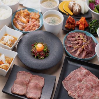 [Ushihachi Course] 12 dishes including Ushihachi Yukhoe and a platter of three kinds of grilled meat with sauce, plus all-you-can-drink, 7,400 yen