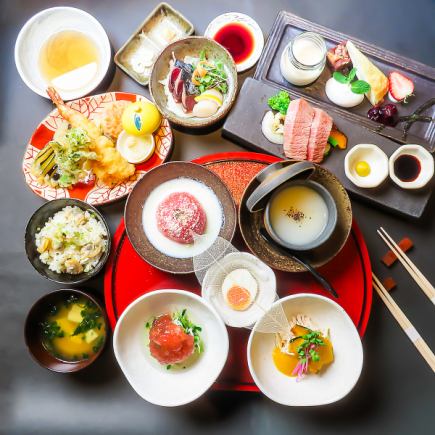 Reservations required. Seasonal course "Bamboo": Miyazaki beef, luxurious seafood, and a three-item dessert platter. 13 dishes in total. 6050 yen (tax included).