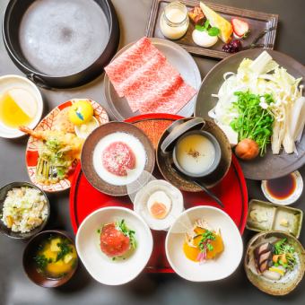 Reservations required. Seasonal course "Matsu": Miyazaki beef sukiyaki or shabu-shabu. 13 dishes in total. 8800 yen (tax included).
