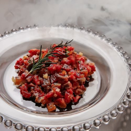 Flash-smoked beef tartare