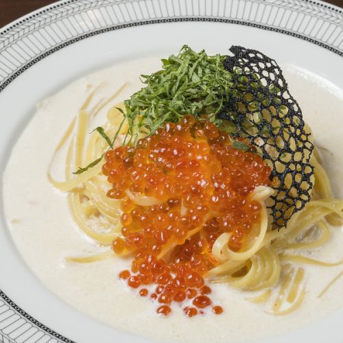 Salmon roe and cod roe cream pasta