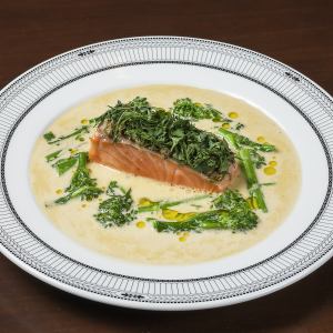 Norwegian salmon meunière with western banana and white wine sauce