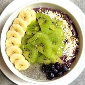 Kiwi Blueberry Acai Bowl