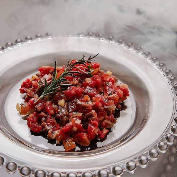 Flash-smoked beef tartare