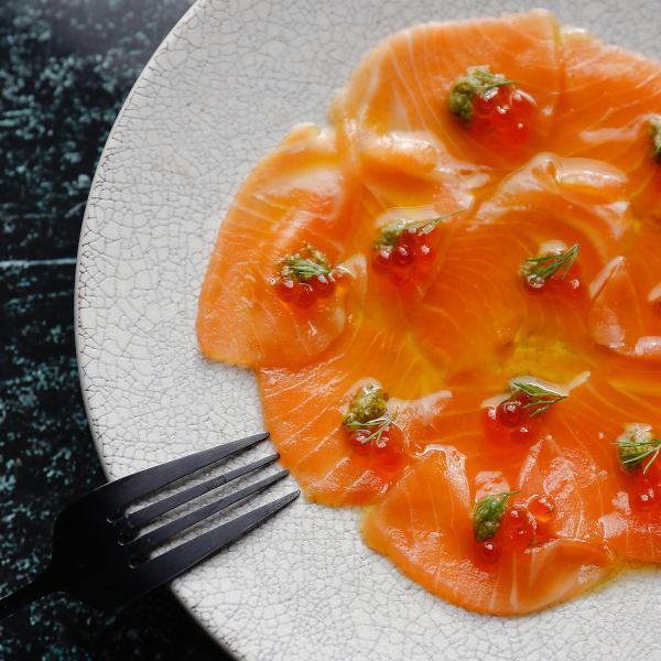 サーモンとイクラのカルパッチョ