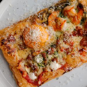 4 kinds of luxurious pie pizza