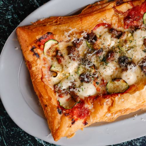 粗磨自制香肠和番茄