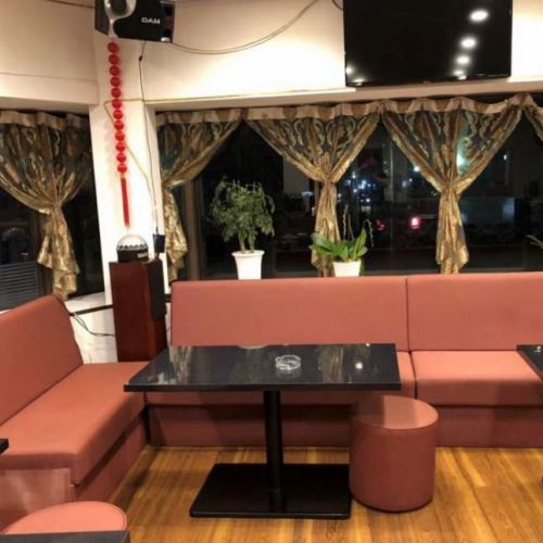 Sofa seats are available! Many spacious sofa seats are also available.It is possible to handle various things from small groups to large groups.Because it is a spacious space, it is a perfect seat for a noisy banquet ♪ Please use it!
