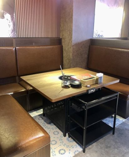 It is a table for 4 to 6 people.