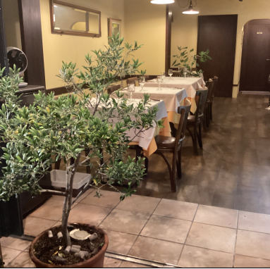 パーティやお誕生会、様々な集まりにぴったりのおしゃれな店内で、本格的なシェフおすすめのフレンチ料理をお楽しみくださいませ☆　パーティプランもご用意しております。
