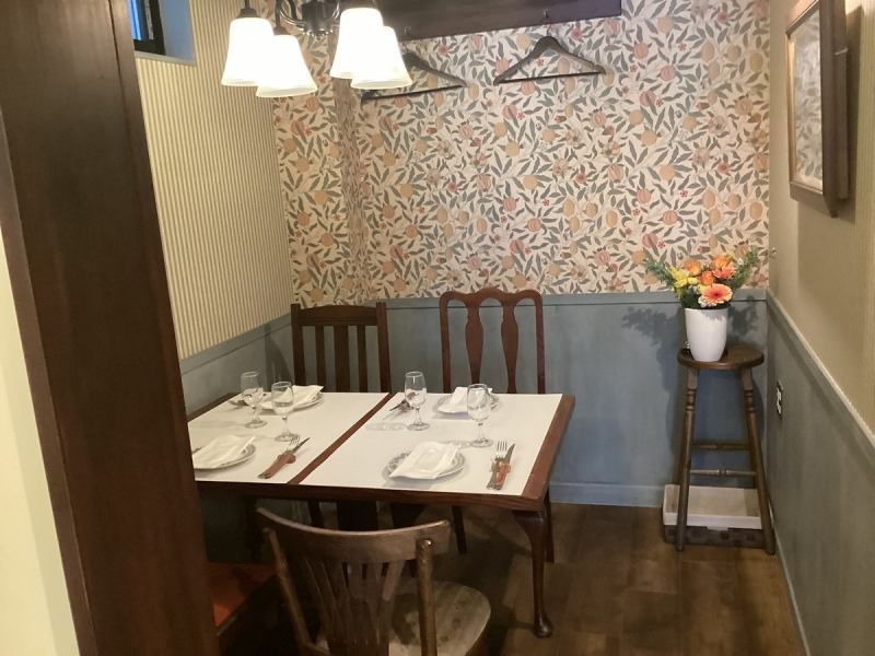 We also have private rooms perfect for dates and anniversaries! They are a relaxing space, and we can also prepare special dishes for special occasions, such as birthday plates. We accept reservations, so please contact us!