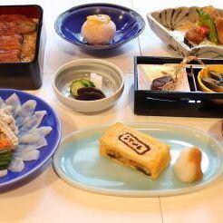 Thinly sliced pufferfish and Bando eel kaiseki