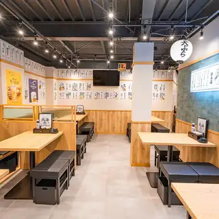 少人数での飲み会やデート、お仕事帰りの一杯にも最適なお席◎職人が握る寿司や新鮮な海鮮を楽しみながら、気軽なサシ飲みにもおすすめです♪