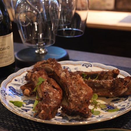 <看板スペアリブも厳選牛 濃密赤身肉と生ビール9種の8500> 2ランク上の超ワインも120分飲み放題