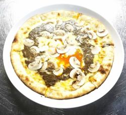 Bismarck pizza with mushrooms and a hint of truffle