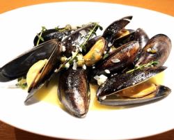 Mussels steamed in sake