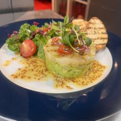 帆立とアボカドのタルタル