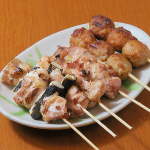 Assorted grilled chicken (2 pieces each of thigh, green onion, and chicken meatballs)
