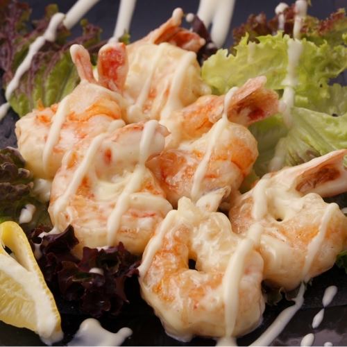 Shrimp with mayonnaise / chili sauce of shrimp