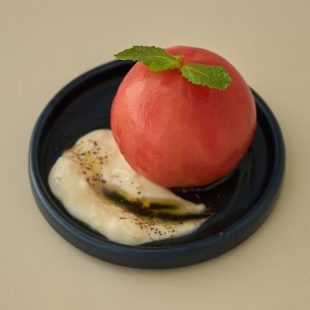 まるでピーチな、まるごとトマトのカプレーゼ