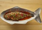 発酵させた季節の白身魚を蒸し煮にした『香辣魚（臭魚～季節の白身魚の香辣蒸し）』
