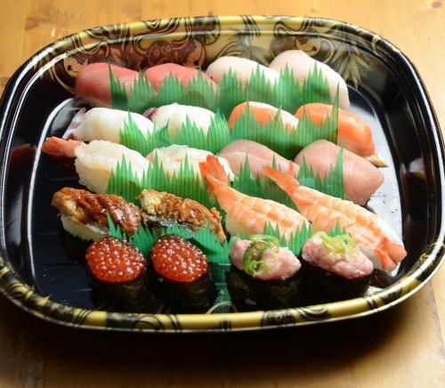 Assorted sushi (2-3 servings)