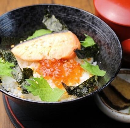 銀鮭といくらの出汁茶漬け
