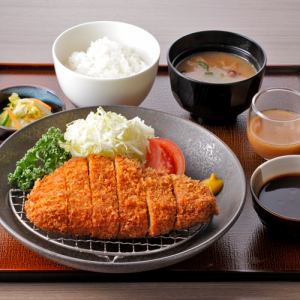 [Lunch] Tonkatsu set meal of four yuan pork