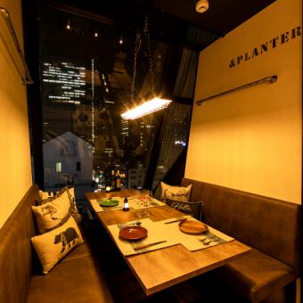 Do you not spend wonderful time while looking at the night view of Shinbashi? Available for 4 people ~ 6 people ♪