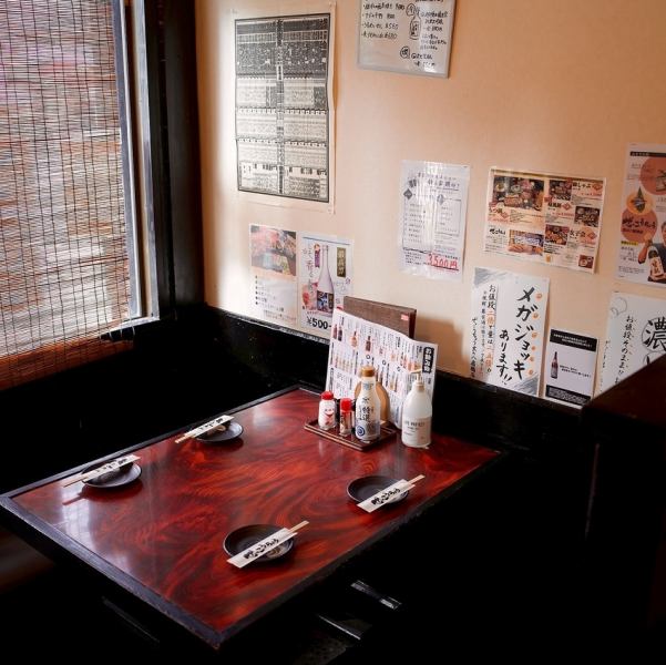 人気のテーブル席。旨い酒とあてのおススメを豊富なメニューからお選びいただけます!ピッタリの酒をご提案いたします。デートやちょっとした飲み会に是非ご利用下さいませ!