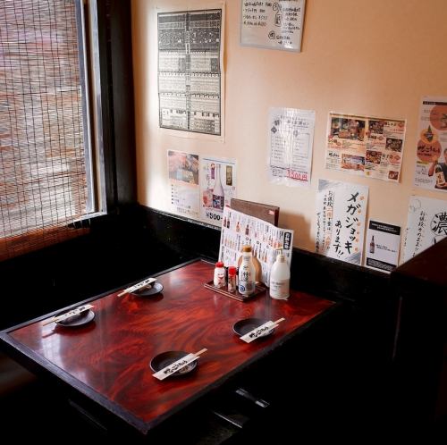 <p>人気のテーブル席。旨い酒とあてのおススメを豊富なメニューからお選びいただけます!ピッタリの酒をご提案いたします。デートやちょっとした飲み会に是非ご利用下さいませ!</p>