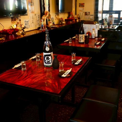 テーブル席4卓×4ございます。