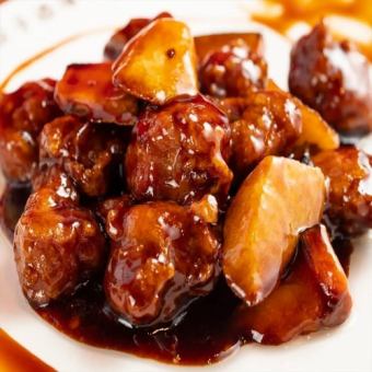 Recommended for all kinds of banquets★《Black vinegar sweet and sour pork, our specialty gyoza, etc.》All 10 dishes, 2 hours of all-you-can-drink included♪ 3,500 yen