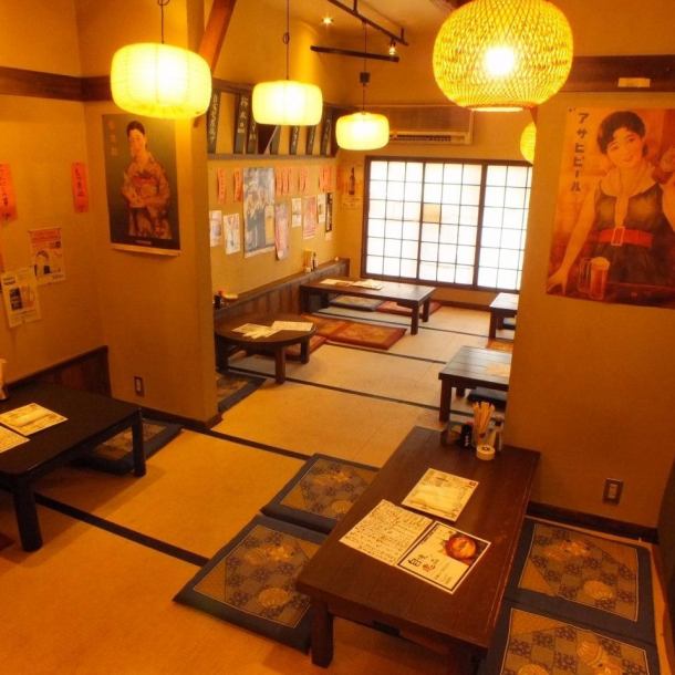 【We are accepting various banquet such as welcome reception party!】 The second floor seat settled nostalgicly somewhere, such as the Showa retro poster and lighting, being caught in soft lights.20 people ~ Available as floor private room!