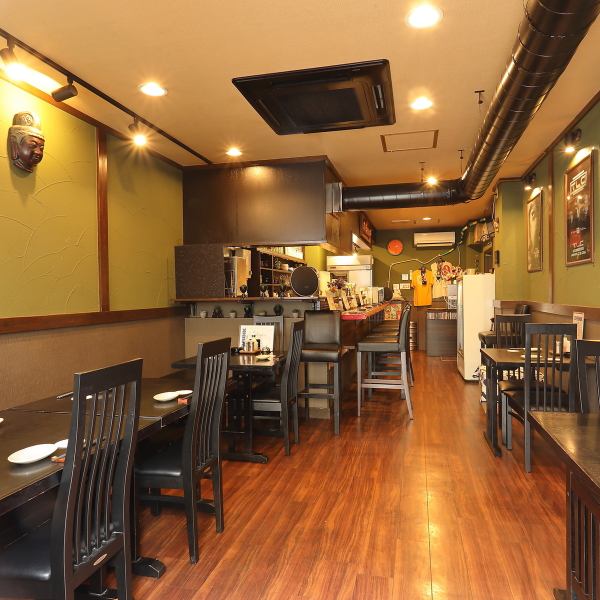 ≪店内雰囲気≫落ち着いた雰囲気の店内は、仕事帰りの一杯や普段使いでのお食事、二軒目でのご利用など幅広くご利用いただけます。木の温もりを感じるカウンター席や、ゆったりと楽しめるテーブル席がございますので、多彩なシーンでご利用ください。