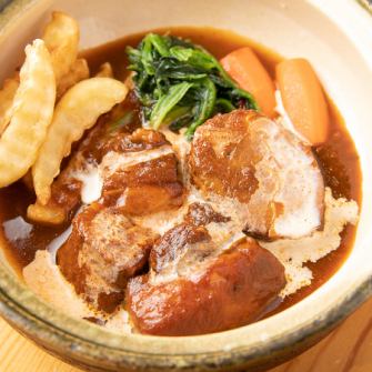 A delicious beef stew with a traditional taste since its establishment!