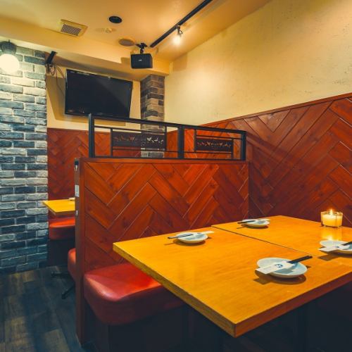 <p>30名様の団体から少人数向けの個室まで、上質なプライベート空間をご利用人数に応じてご用意させていただきます。また、テーブル席や掘りごたつなど、お好みに合わせたお席をご案内いたします。会社の宴会や接待、記念日など、さまざまなシーンに対応可能◎落ち着いた空間で、特別なひとときをお過ごしください。</p>