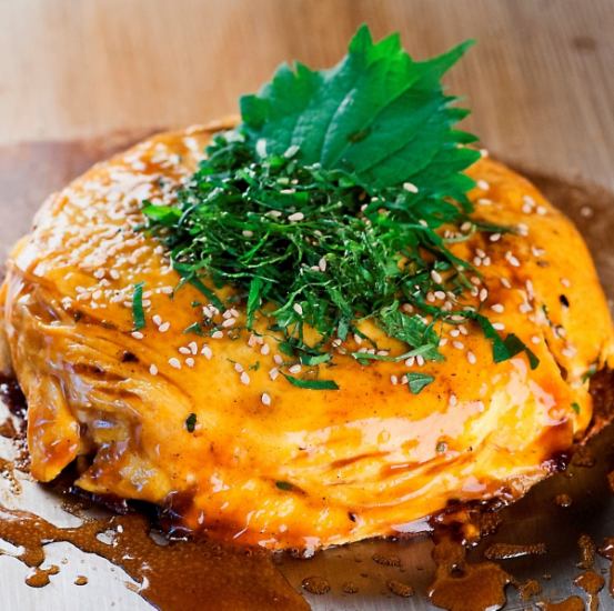 [Proud okonomiyaki] (beef balls), beef lines, squid tempura, green onions, and Ohagome