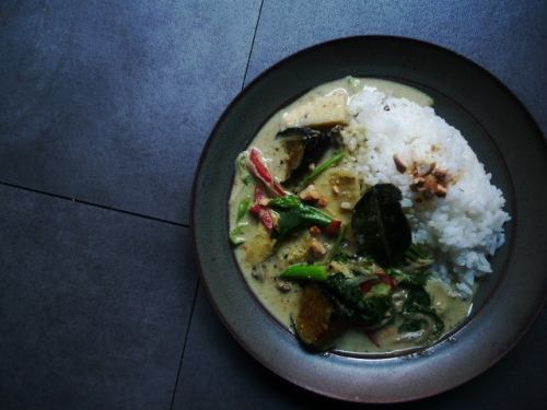 Finishing vegetable green curry