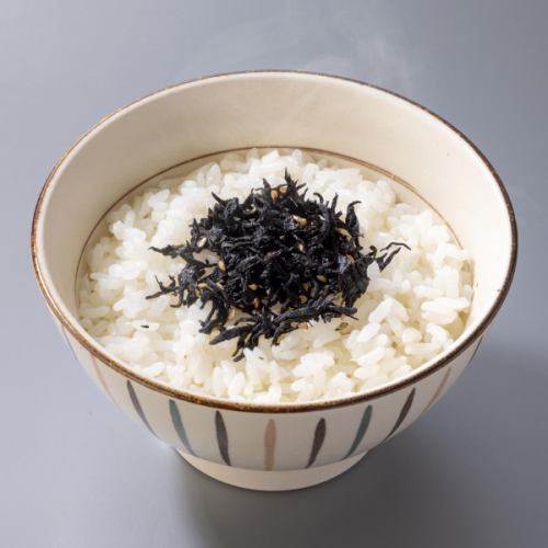 [Rice with toppings] Shiso and hijiki rice