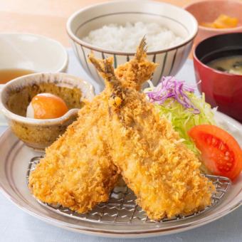 Fried sardines served with grated plum broth