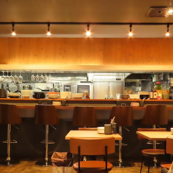 店内は装飾品や内装にこだわり、訪れるお客様に心安らぐひとときを提供しております。店舗貸切もお受けしておりますので、お気軽に店舗までお問合せ又はNET予約をお待ちしております。