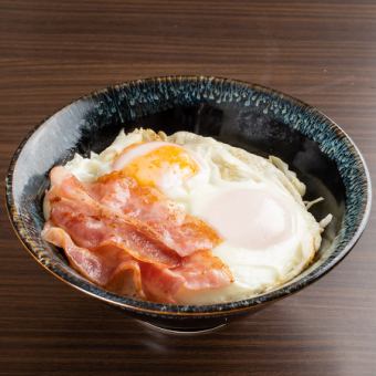 ベーコンエッグ丼