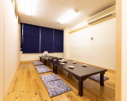 [Private room preparation] I would like you to enjoy slowly without worrying about the surroundings ... We prepared a private room from such thoughts.It is a private room space separated by a nore.There are two private rooms that can be used by 6 to 12 people, so it can be used by up to 24 people.Please have a banquet slowly in a private room ♪
