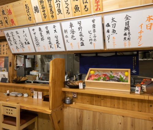 Close to Hiroshima Station! Inside the shop where you can enjoy daily seasonal fish