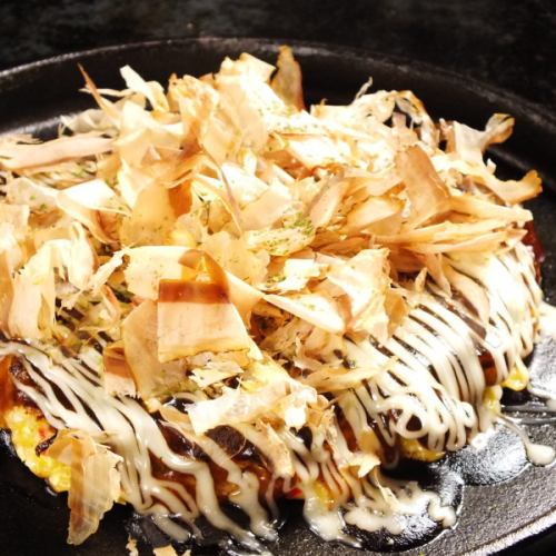 Atsuzu okonomiyaki with iron plate