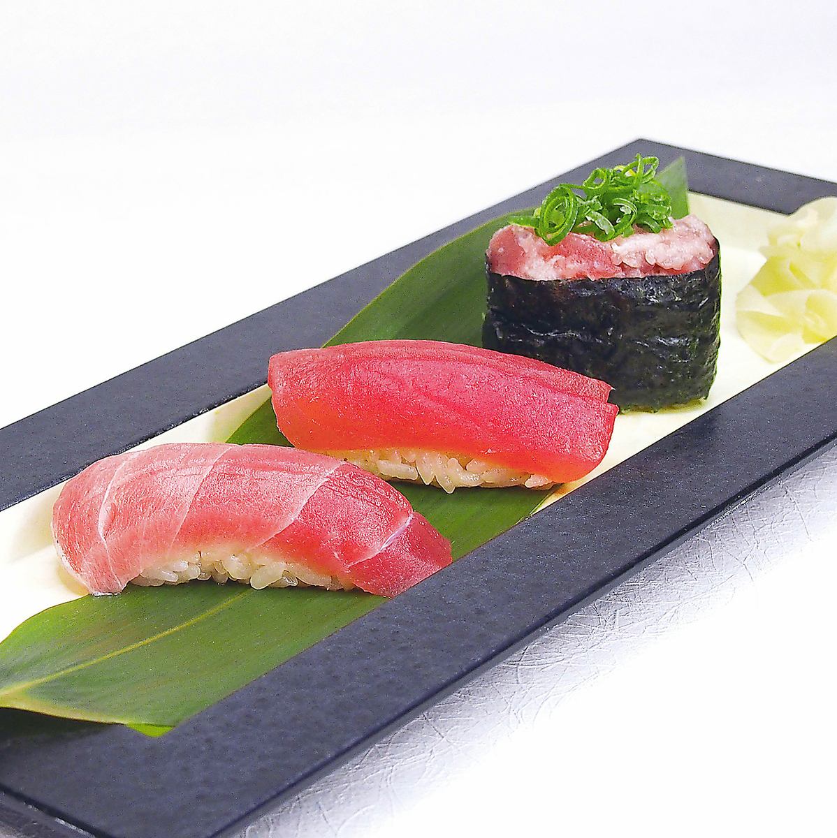 Authentic food at an affordable price! Enjoy raw tuna nigiri sushi and fresh scallops ♪